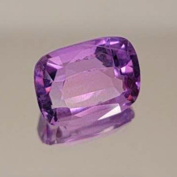 Gorgeous 6+ Carat VVS Cushion Cut Amethyst! - Picture 3 of 6